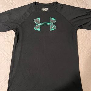 BOYS UNDER ARMOUR DRY FIT SHIRT